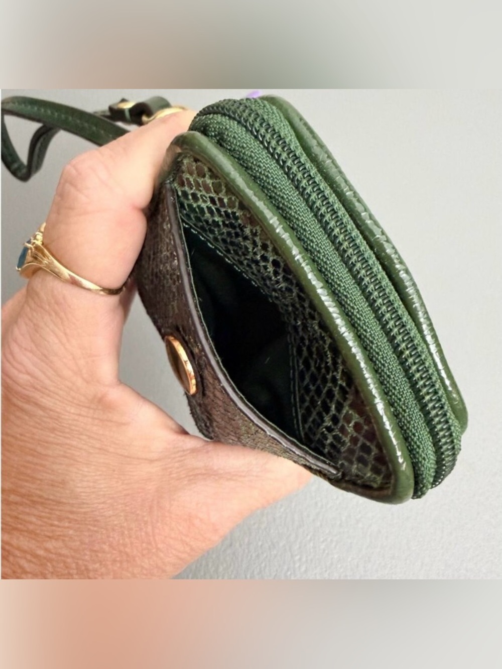 Coach Green Snakeskin
Embossed Wristlet Card Case
Zip Mini Wallet - Picture 5 of 7